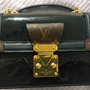 Louis Vuitton petite shoulder bag